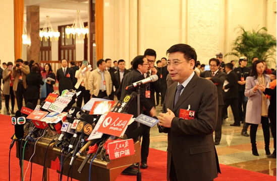 工信部苗圩力挺新能源车:同比产销会增长一倍