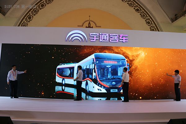 行业首家发布智能驾驶  宇通客车新车科技范