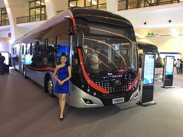 行业首家发布智能驾驶  宇通客车新车科技范
