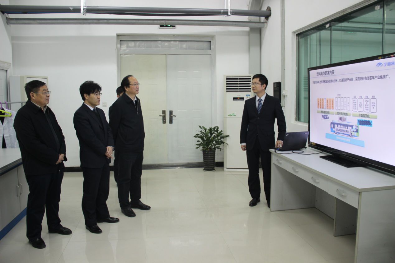 郑州市科技局局长文广轩一行莅临宇通调研
