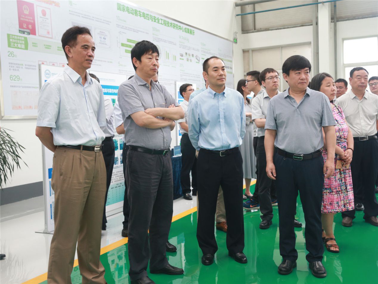 国家电动客车电控与安全工程技术研究中心通过科技部验收