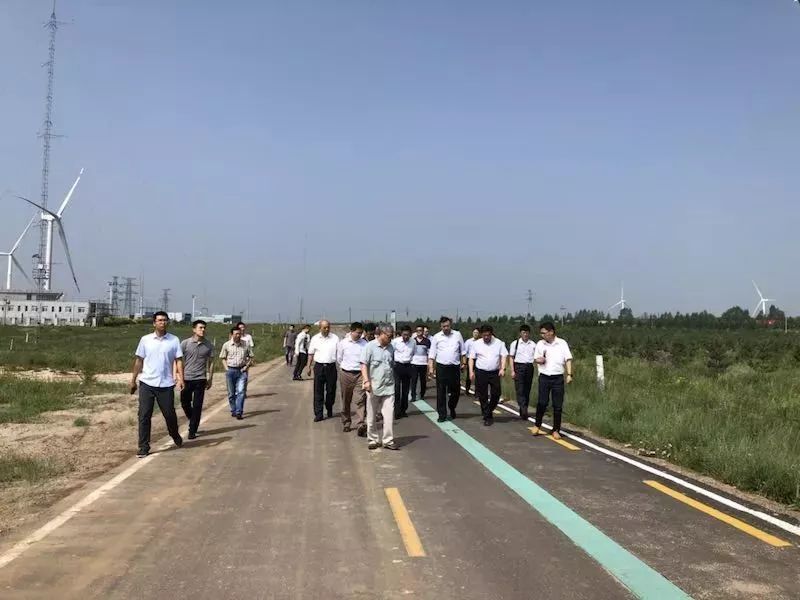 国内首条百米级电动汽车移动式无线充电实验路段通过验收